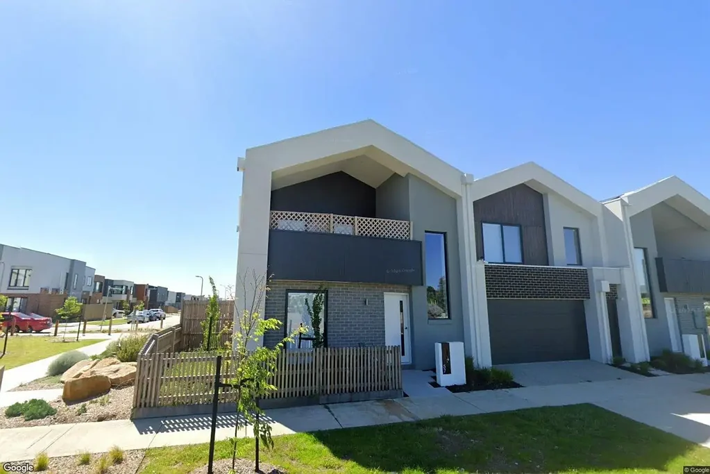 Modern 4-Bedroom Family Home with Balcony in a Convenient Clyde Location...