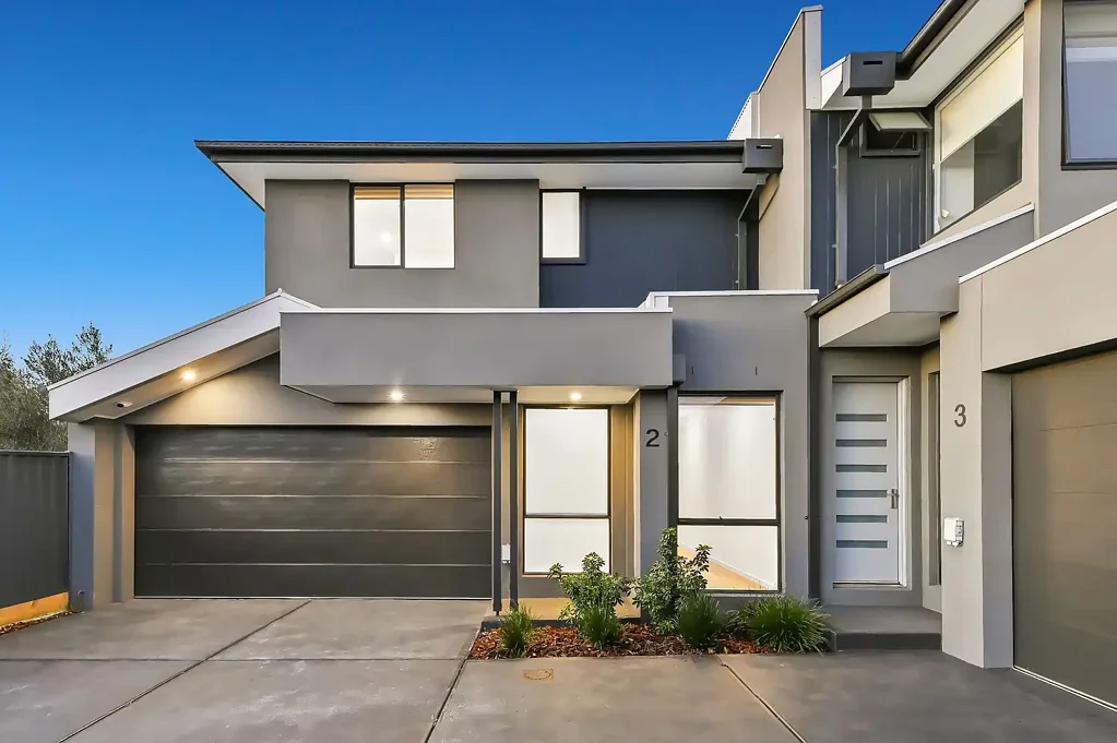 2/65 Strathavan Drive, Berwick, VIC 3806