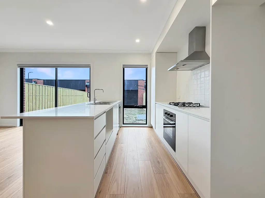 12 Avi Walk, Armstrong Creek, VIC 3217