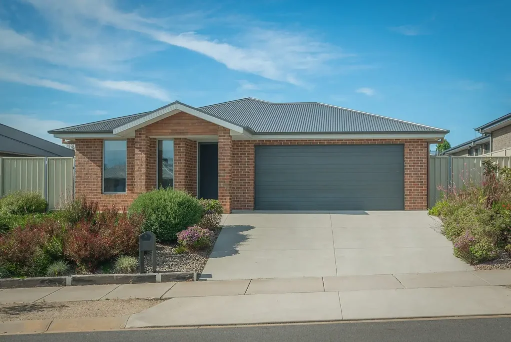 Modern Family Living in the Sought-After Woolshed Estate