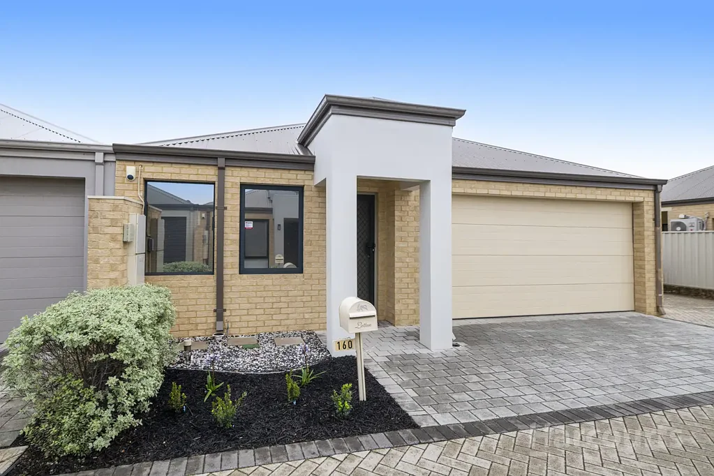 Pearsall 3 Bedroom Tucked Away in Style!