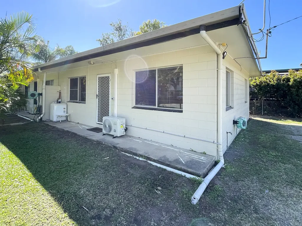 FRESHLY RENOVATED, FULLY FURNISHED UNIT