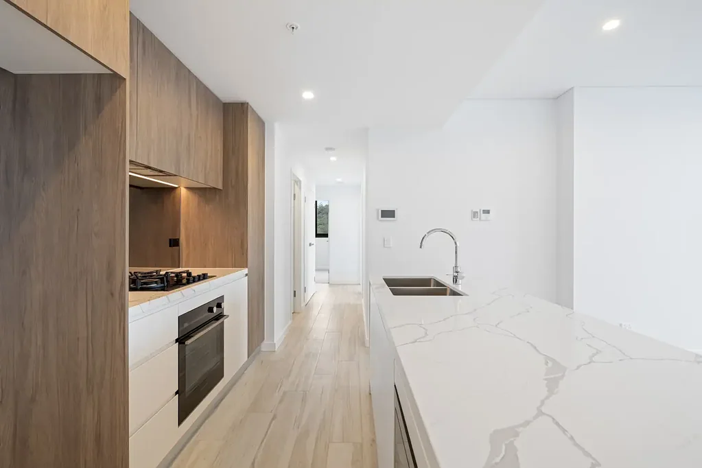 Gosford 3房  Commanding Level 16 Position | 3 Bedroom + Study Residence with Panoramic Water & Bushland Views