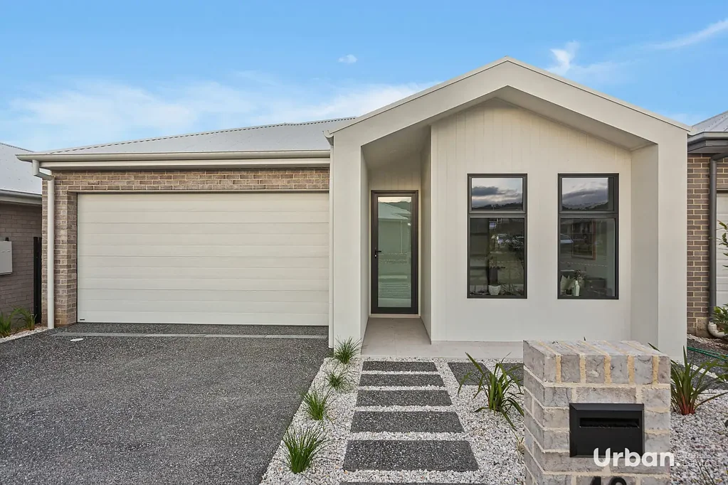 Calderwood 4部屋 Contemporary Brand New Family Home with Premium Finishes