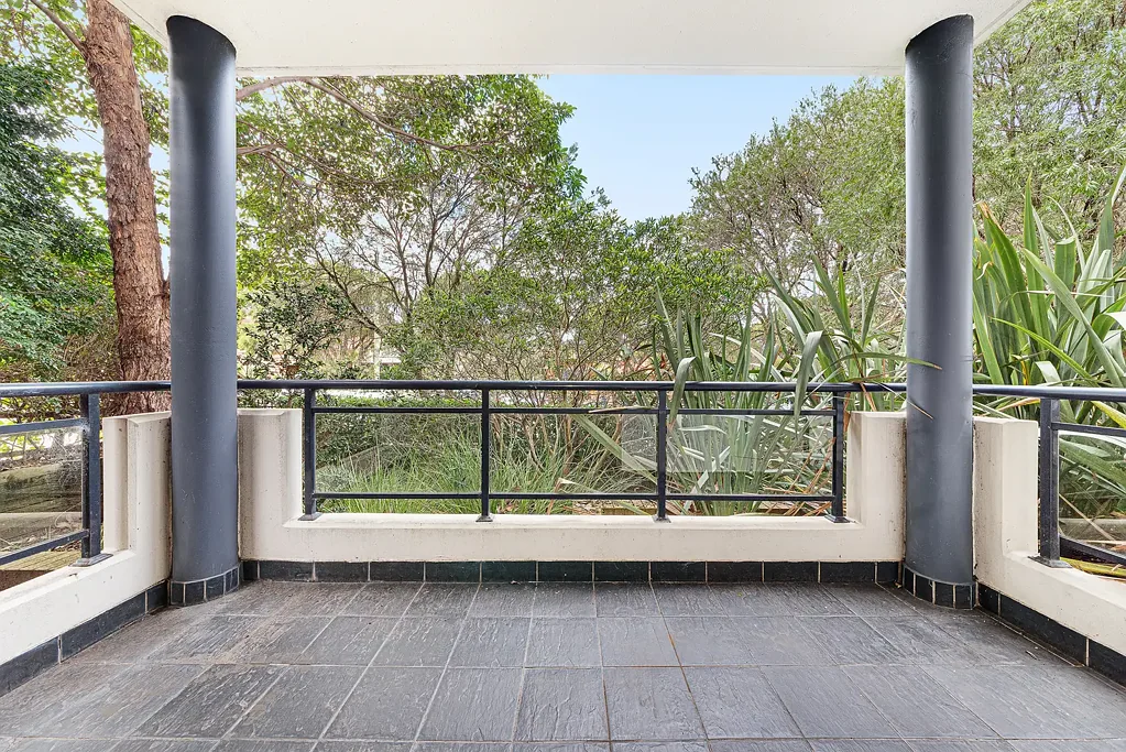 Tastefully renovated two bedroom garden apartment