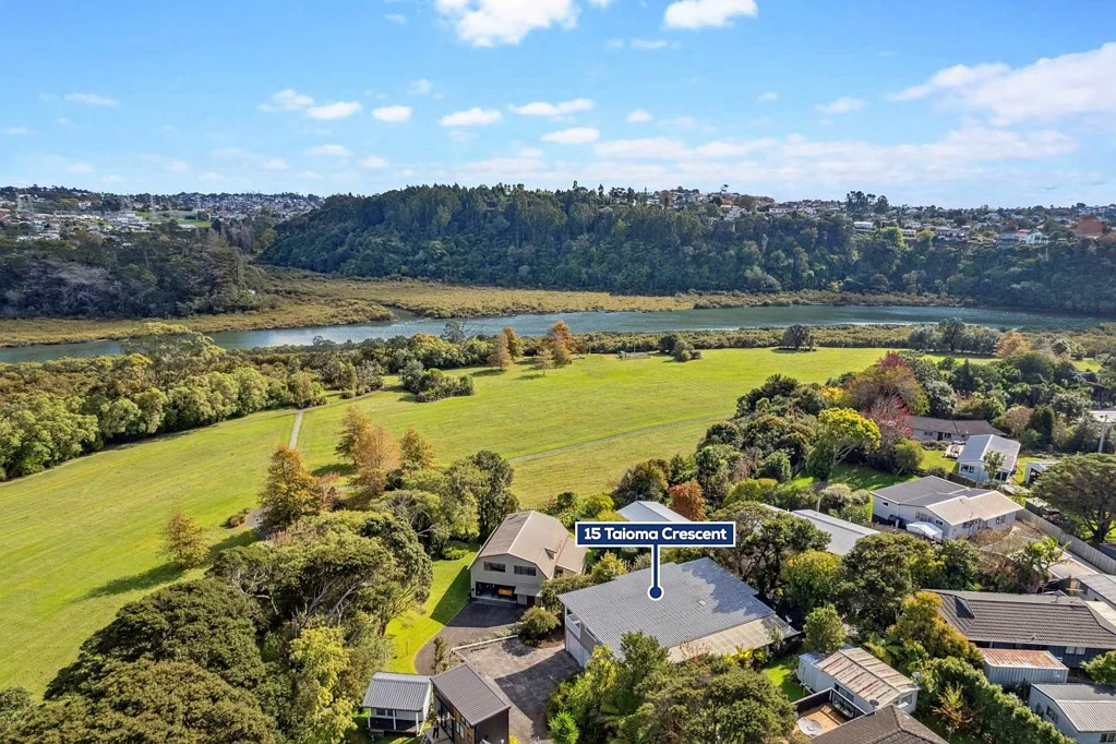 Te Atatu Peninsula 4房  Substantial Home + Granny Flat