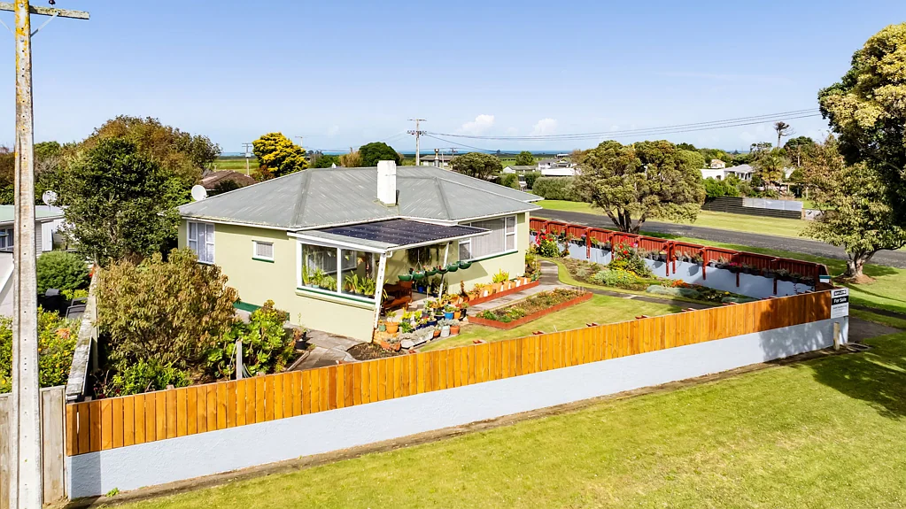 Manaia 4Zimmer Space, comfort, and location - ideal family living