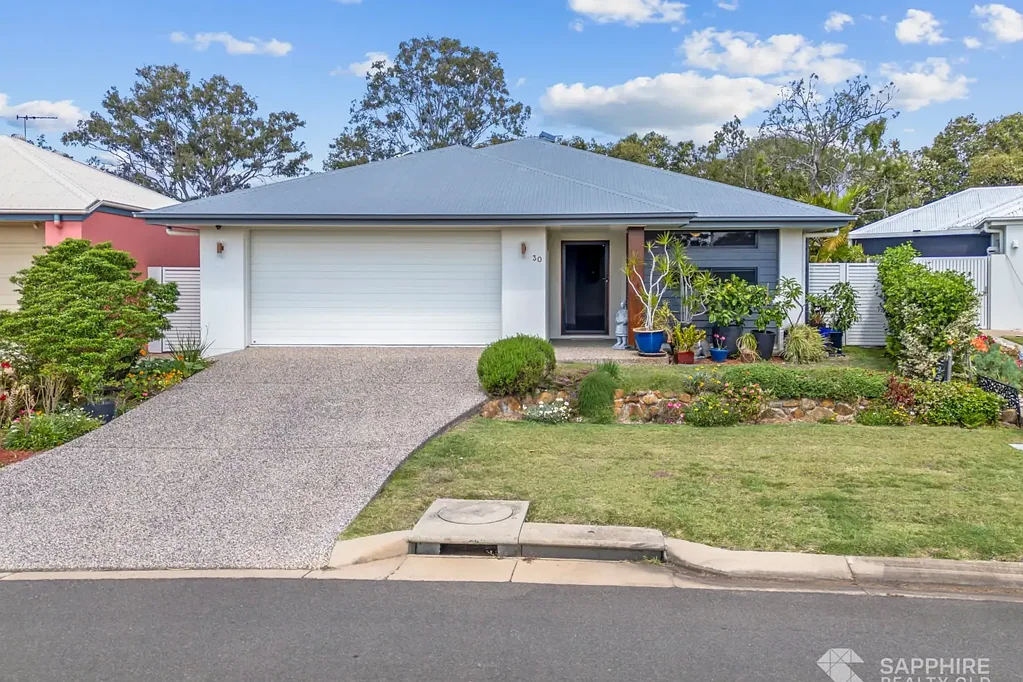 Bundaberg North 4Kwarto Executive Living in an Exclusive Gated Golf Course Community