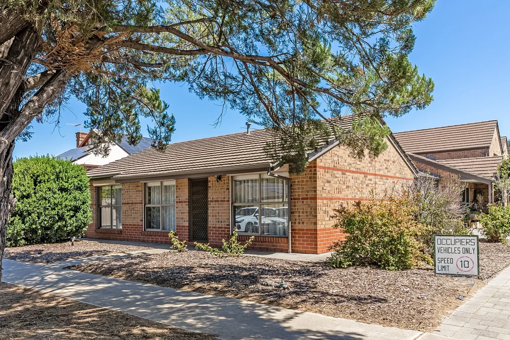 SPACIOUS TWO BEDROOM HOMETTE