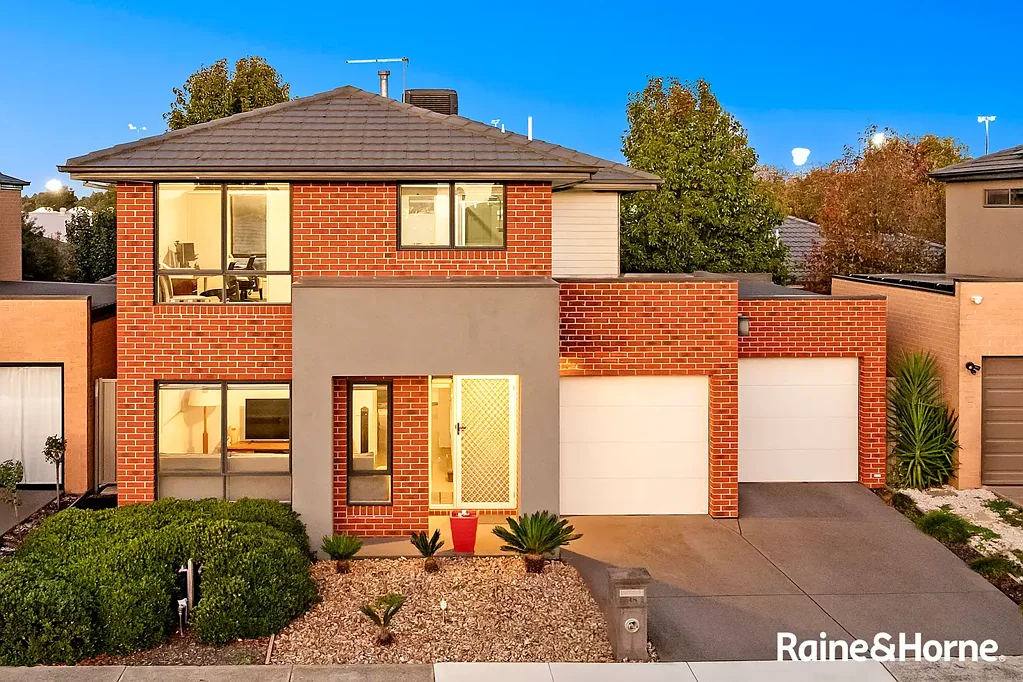 35 Mcewan Drive, Cranbourne East, VIC 3977