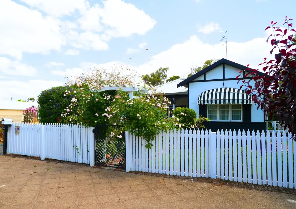 Nannup 1房  'Sweet Cottage' on a 1416m2 Townsite Commercial Block