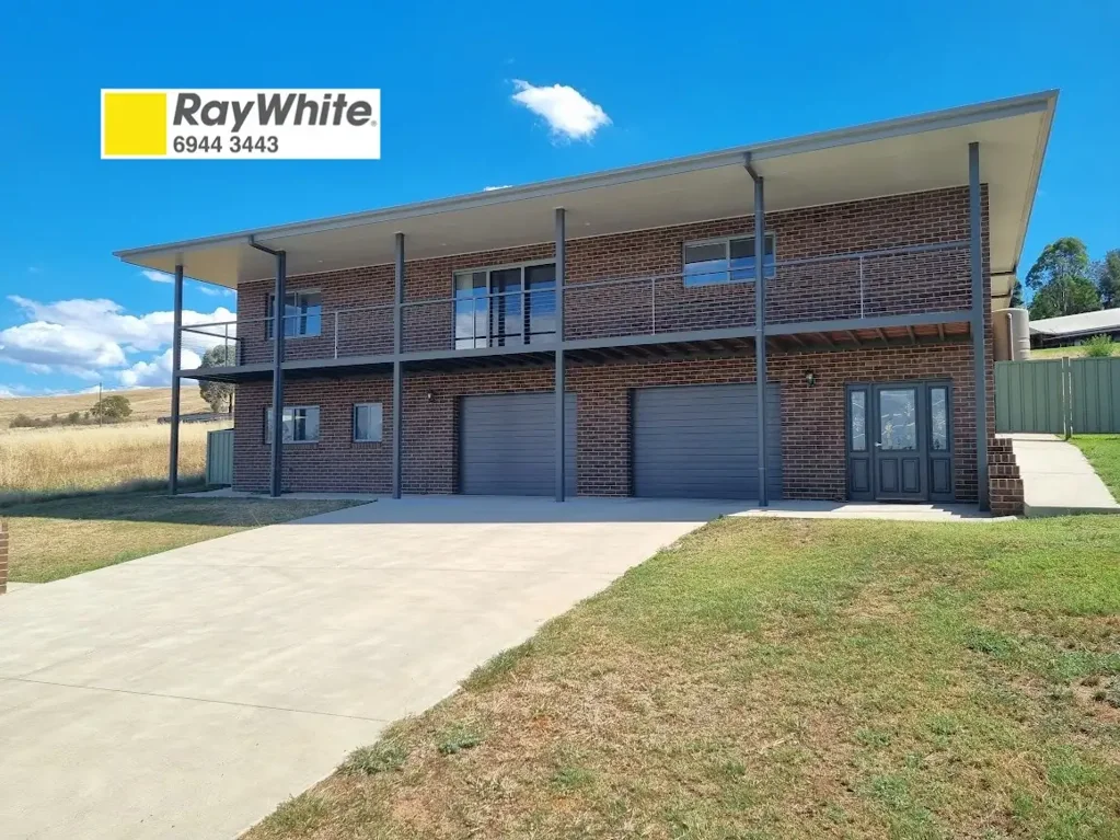 Gundagai 4 Bedroom Large recently built family home