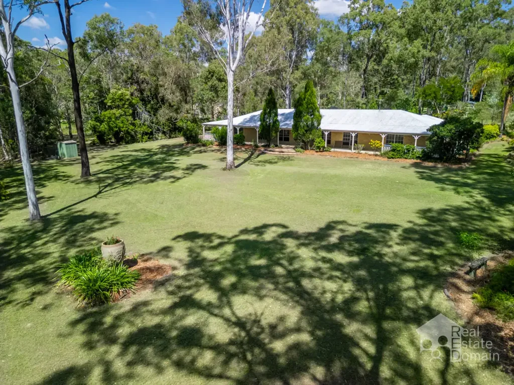 Park Ridge South 4房 宽敞地块9986m² 平坦地形 四周全围栏 水坝水泵 四车位车棚 三相电源 多个生活空间 新近翻新 AMAZING ACREAGE OPPORTUNITY