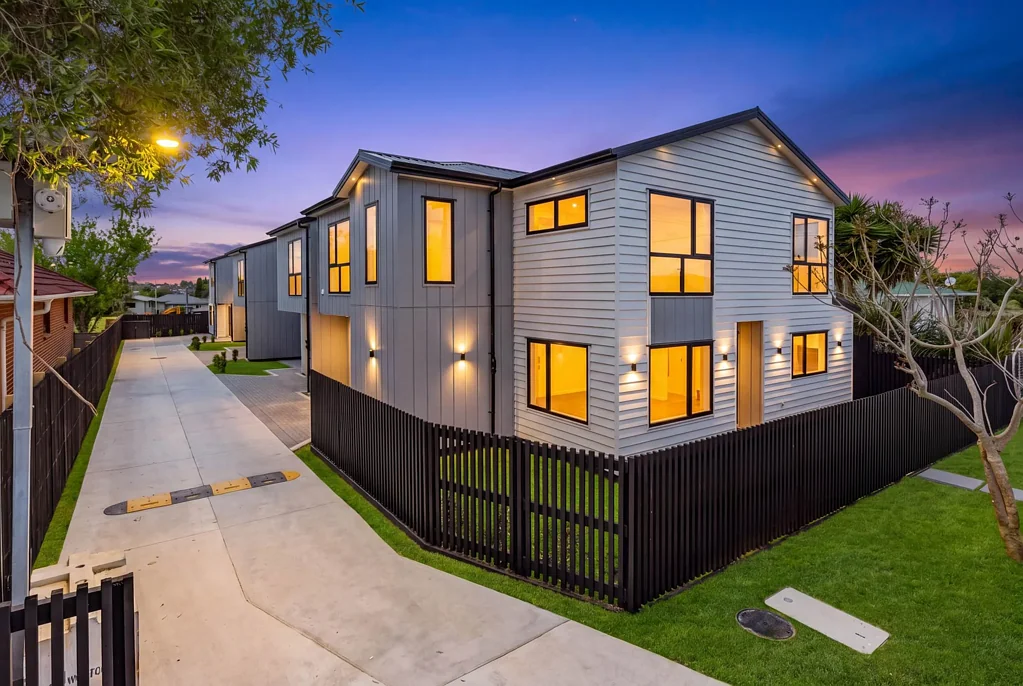 Manurewa 4Kwarto MODERN FREESTANDING 4 BEDROOM LUXURY
