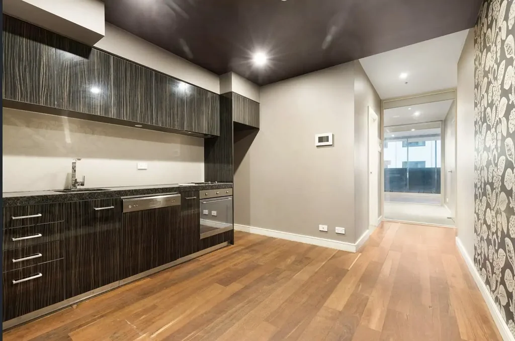 Modern 2-Bedroom Apartment in Prime Melbourne CBD Location