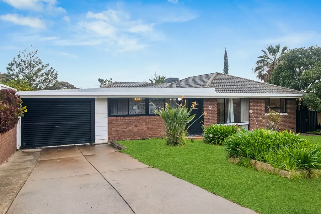 Hallett Cove 3房  Comfortable Family Living in Coastal Hallett Cove