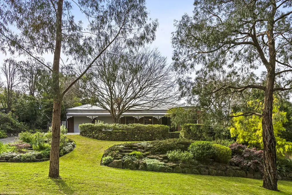 Wandana Heights 4Kwarto "Warrawong" - A Sanctuary of Modern Luxury, Character, and Tranquil Garden Living