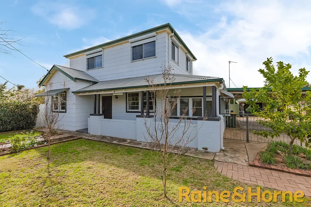 Dubbo 4Kwarto Spacious Family Home in Central Location