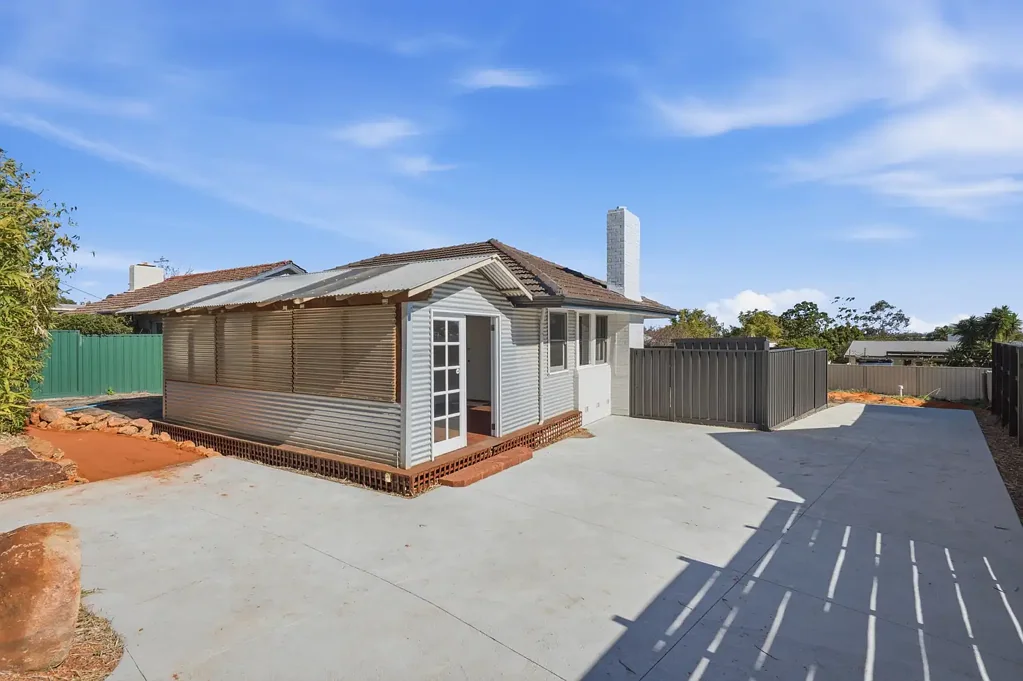 Koongamia 3房  Hidden Gem Living - Freshly Subdivided, Move-In Ready & Prepared for Sale with Love