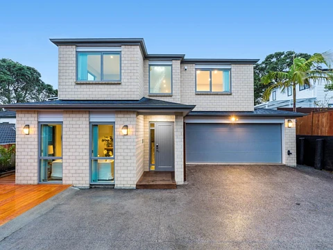 Hillsborough 5房  Stunning Family Home–Perfect Location