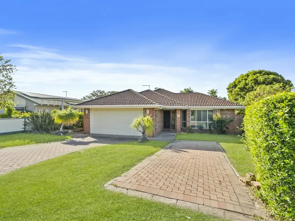 22 Carpenter Way, Sandstone Point, QLD 4511