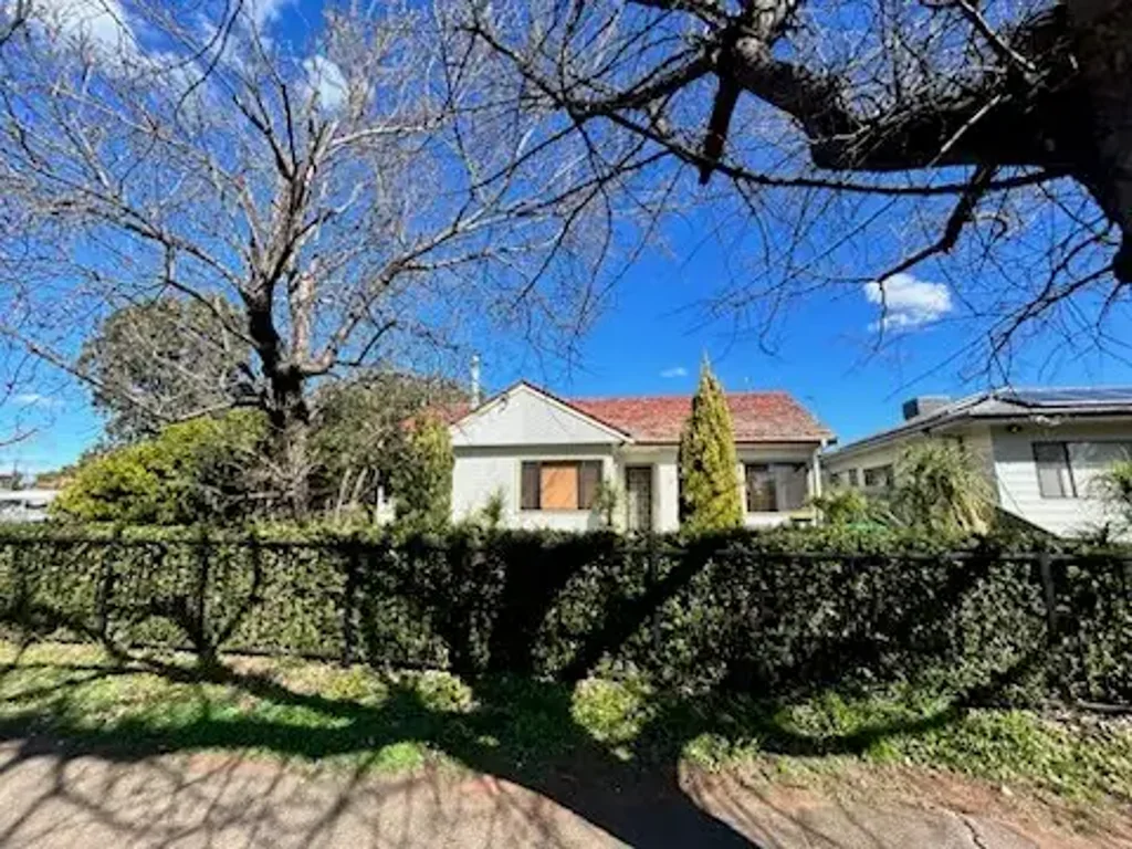 Three bedroom home in South Dubbo