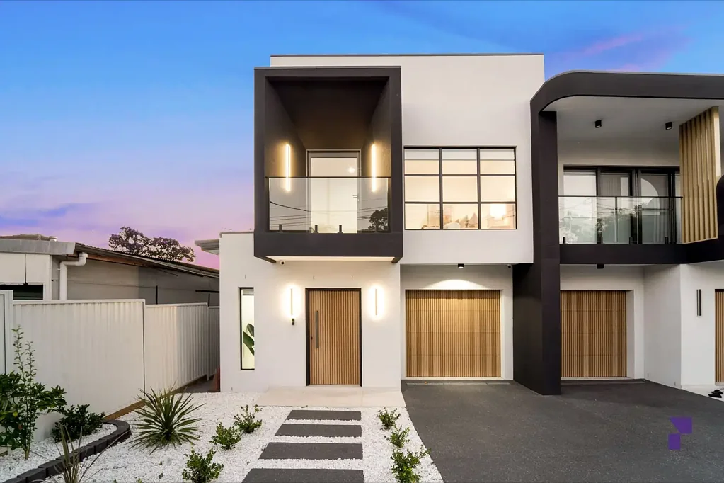 Chester Hill 4ห้องนอน Brand new luxury duplex of architectural brilliance and flawless entertaining