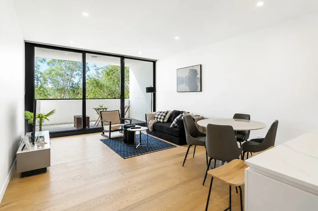 Gordon 2 Slaapkamer Sunlit Cross-Flow Apartment with Dual Balconies | 2 Bed 2 Bath 1 Car