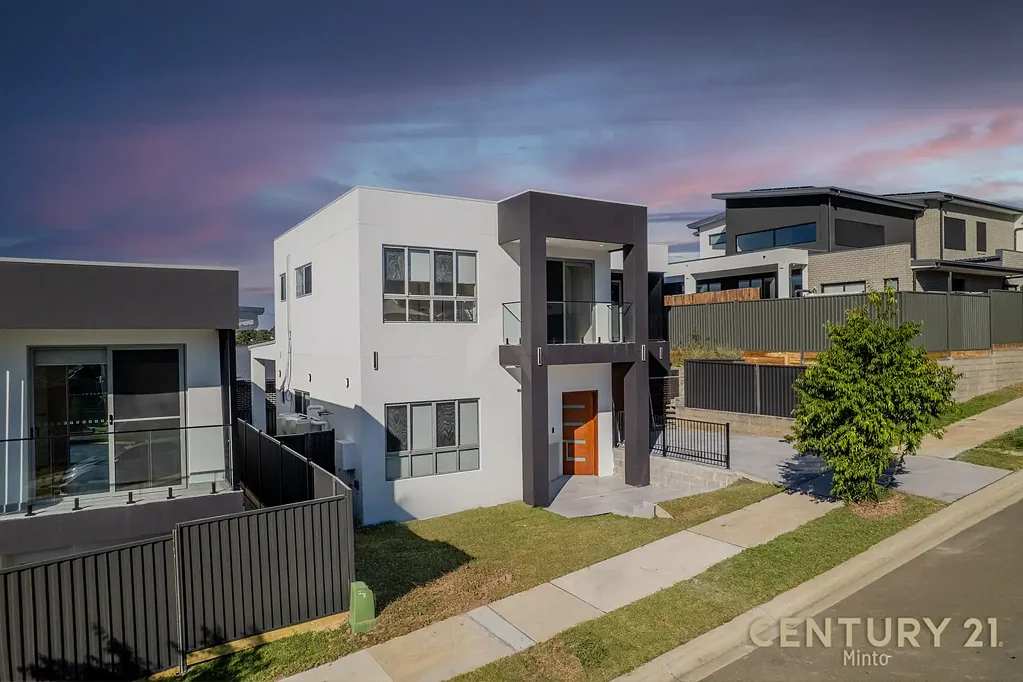 Campbelltown 5Zimmer Brand New 5-Bedroom Masterpiece in Macarthur Heights With Dual Living
