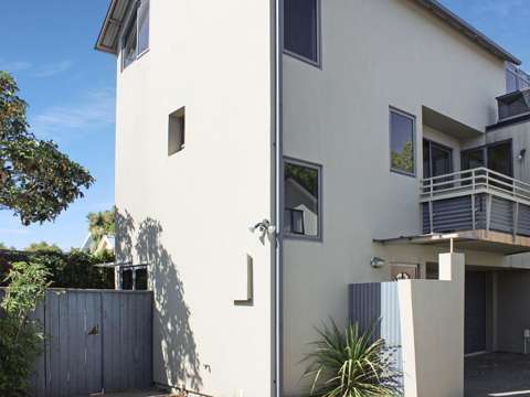 Modern Townhouse Within The Four Aves