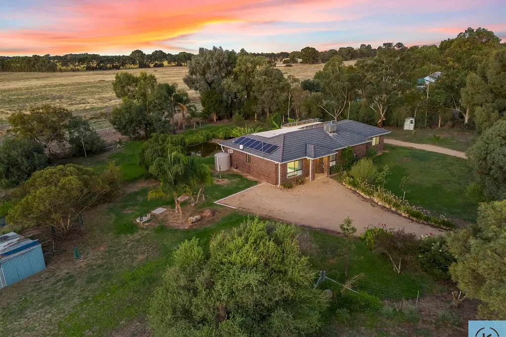 Tocumwal 4chambre Experience Contemporary Comfort in a Picturesque Setting
