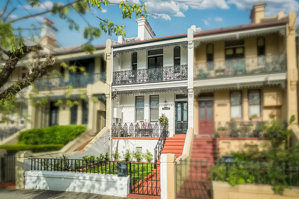 Balmain 4ਬੈੱਡਰੂਮ Elegant Victorian terrace with studio, dual street access & village lifestyle