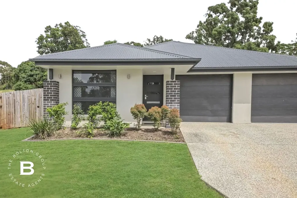 Beautiful & Spacious 4 Bedroom Home in Bellbird Park