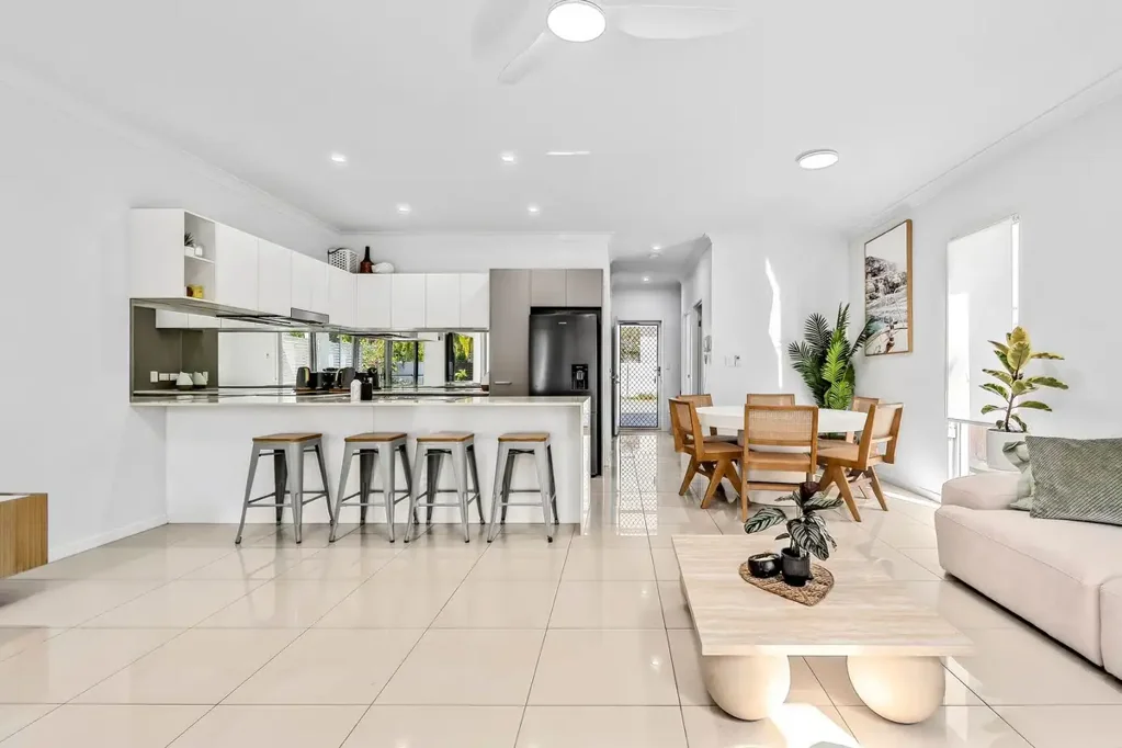 Merrimac 4Moenga Beautifully Refreshed Family Townhouse in Merrimac