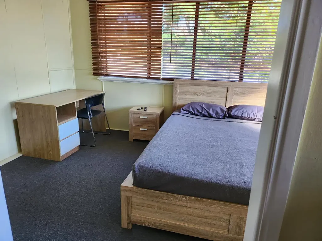 Short Term - Queen Bed - A/C Free Wi-Fi, Incl Power, Fully Furnished