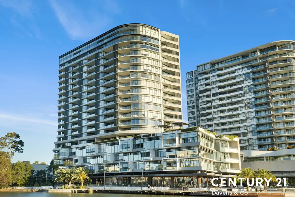 Convenient, Contemporary & Ready to Move In!