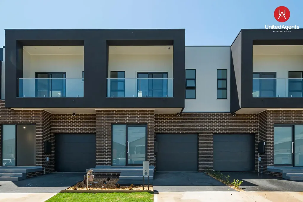 GORGEOUS 5 BEDROOM FAMILY HOME I