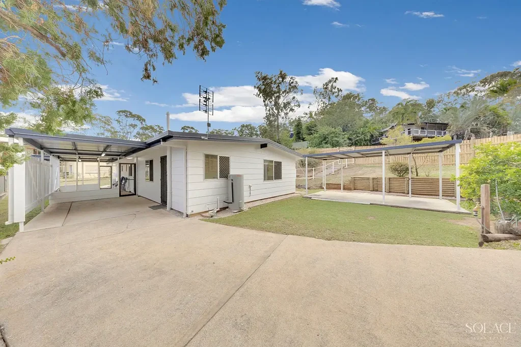 Glen Eden 4房  Swift Action Required to Secure! Renovated Family Home in Quiet & Popoular Location