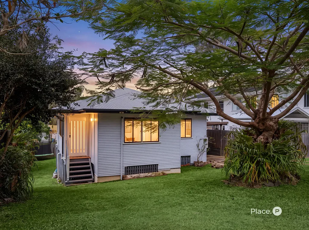 Holland Park 2Phòng ngủ Beautifully Renovated with an Approved Vision for More