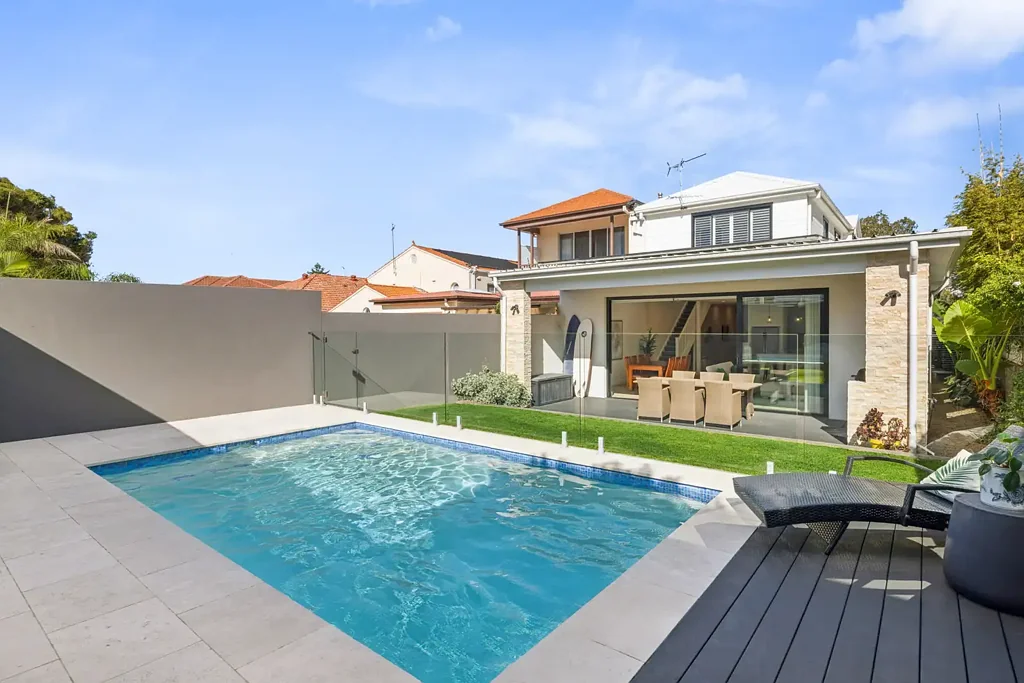 Vaucluse 5房 精心改造的特色住宅，拥有绝佳的朝北后院采光 Impeccably Redesigned Character Residence with an Exquisite North-to-Rear Aspect