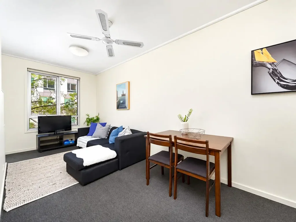 Stylish Carlton Studio with Study Area and Resort-Style Facilities