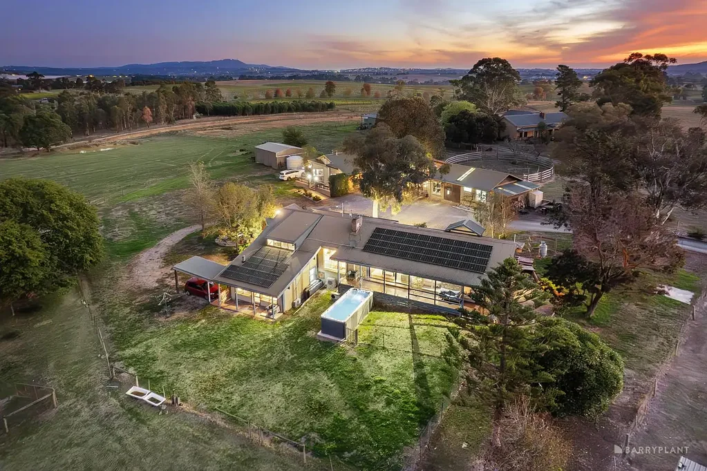 Yarra Glen 6Moenga A rare Yarra Valley retreat with income potential