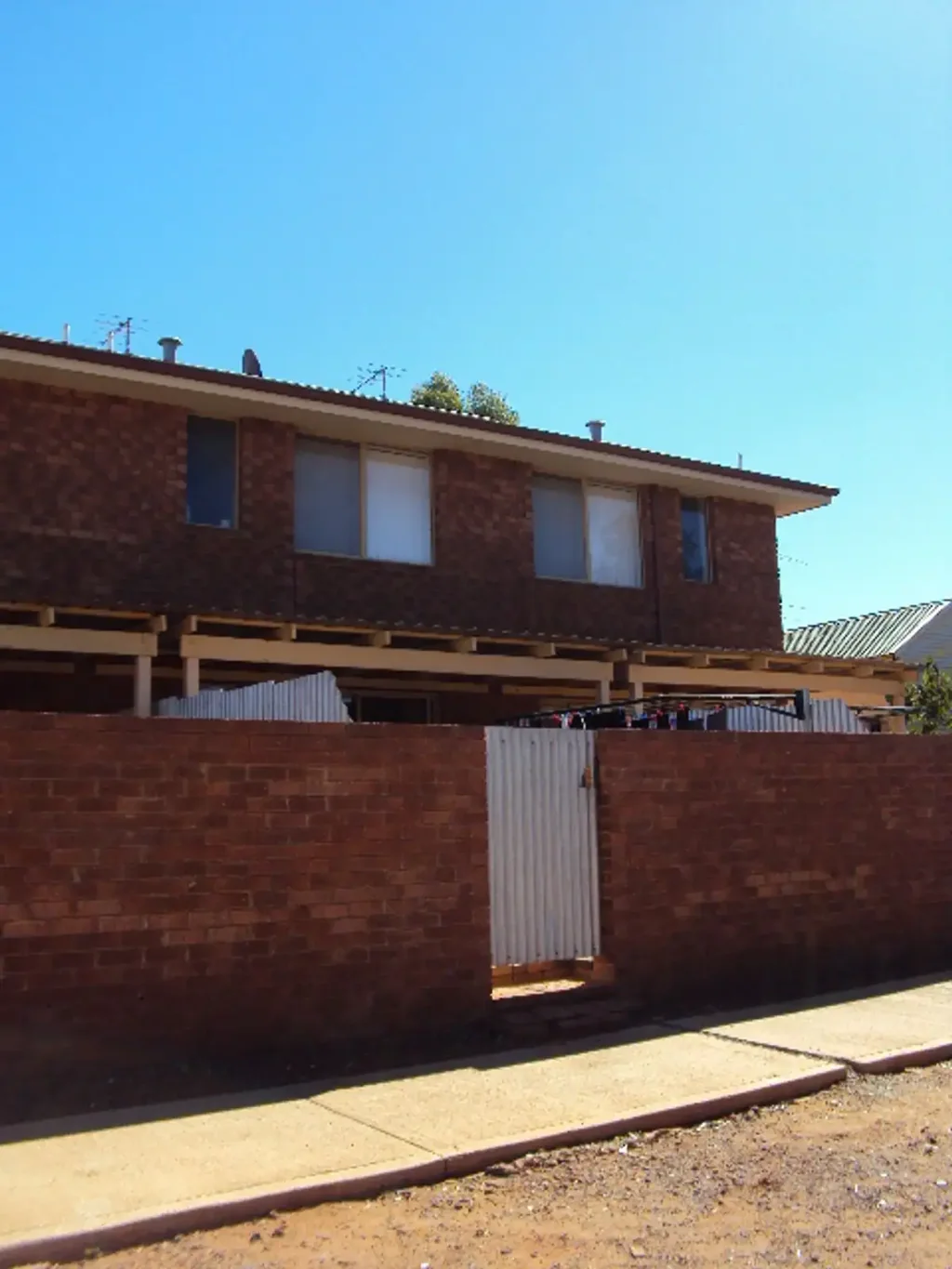 WALKING DISTANCE TO CBD