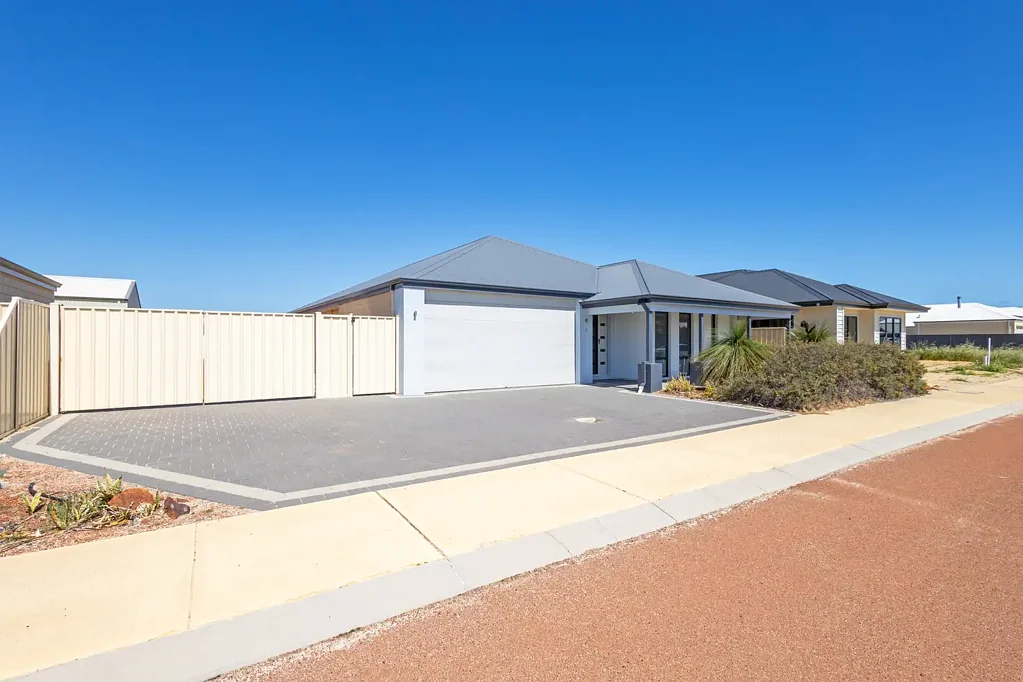 Jurien Bay 4Phòng ngủ Coastal Living at Its Best - All Offers Presented 3pm, 27th October 2025