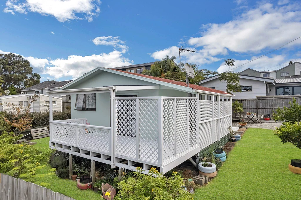 2/13 Lancaster Road, Beach Haven, North Shore City, Auckland