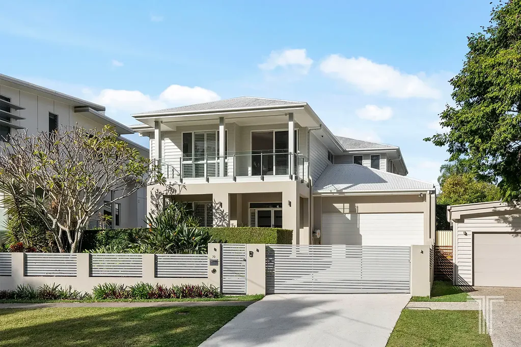 Coorparoo 5房  空间的奢华。帕克赛德生活的特权。  The Luxury of Space. The Privilege of Parkside Living.