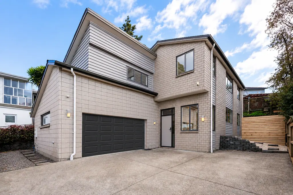 Onehunga 5ห้องนอน SUBSTANTIAL FAMILY LIVING: SLOPES OF ONE TREE HILL