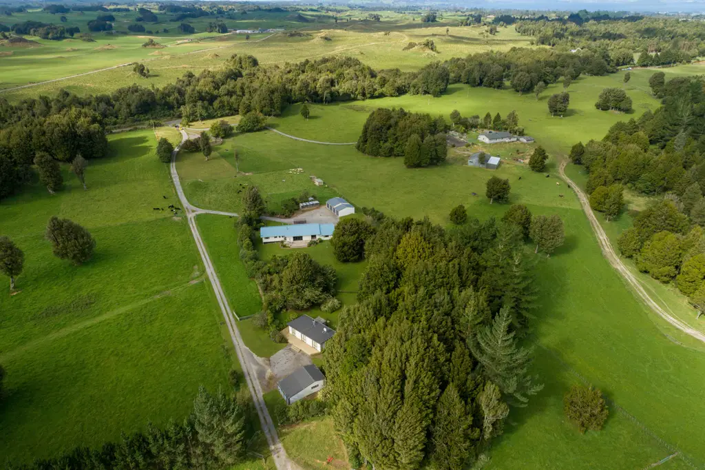 Hamurana 5 Bedroom Two homes, self sufficiency, tick!
