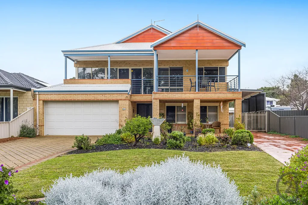 Halls Head 4 Bedroom Iconic Lagoon Views and Lifestyle in Old Halls Head