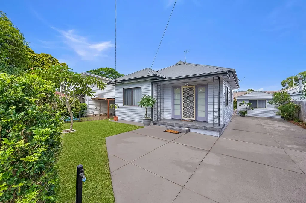 Ettalong Beach 2Kwarto House and Cabin | 730m to Beach & Town Centre